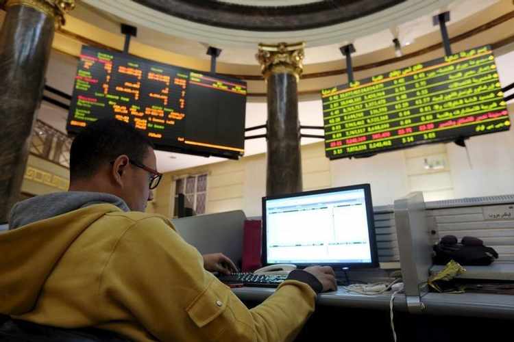 A trader works at the Egyptian stock exchange in Cairo, Egypt, December 3, 2015. REUTERS/Mohamed Abd El Ghany